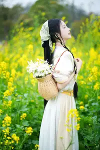 YiTuYu Vol.8720 Tu Ya W: Hanfu Beauty Amidst Golden Rapeseed Flowers - image 19