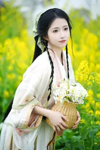 YiTuYu Vol.8720 Tu Ya W: Hanfu Beauty Amidst Golden Rapeseed Flowers - image 7