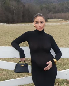 Redefining Standards: Miss Universe Titleholder Embraces Pregnancy in Bikini Shoot - image 0