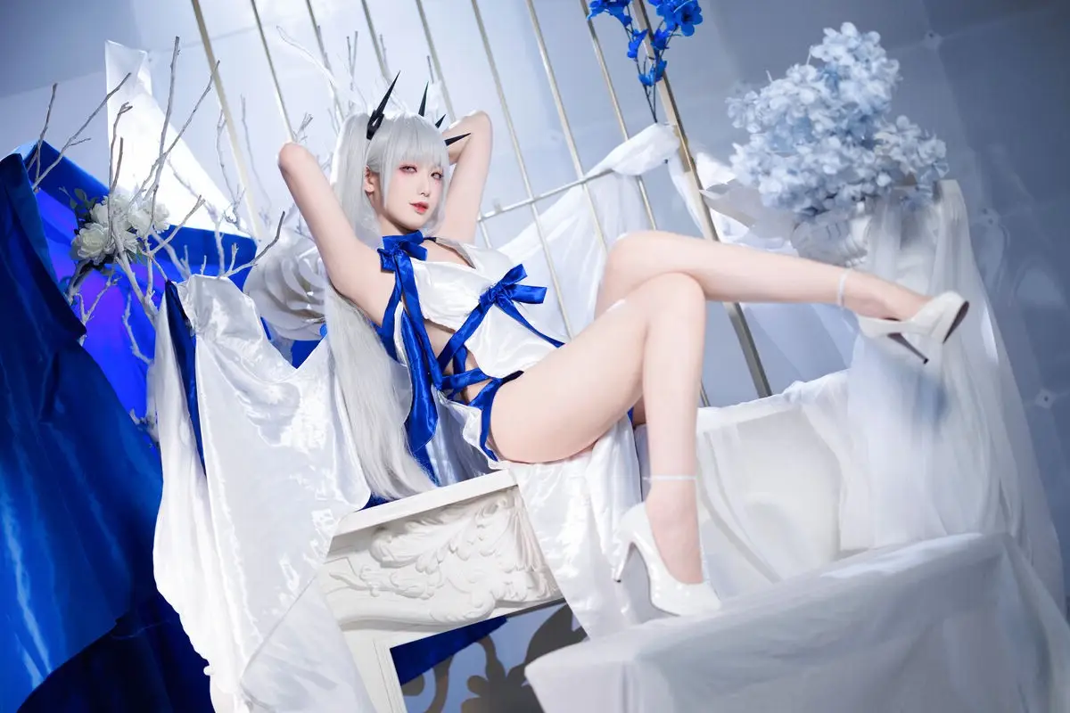 Stunning Cosplay: Feng Jiang Jiang V as Dreadnought Dress Character – A Captivating Transformation!