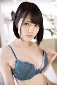 Exploring the Captivating Style and Career of Japanese Model Remu Suzumori - image 20