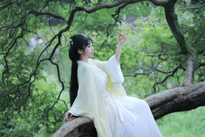 Elegance and Style in YiTuYu Art Language Vol.8062 Featuring Zhou Zhou Ay - image 0