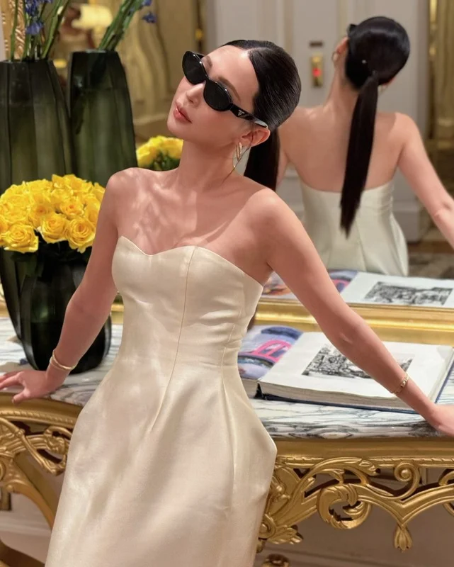Chi Pu's Longtime Best Friend Sun HT Showcases Stunning Fashion and Elegant Hanger Shoulders