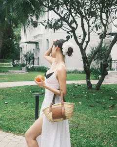 Chi Pu's Longtime Best Friend Sun HT Showcases Stunning Fashion and Elegant Hanger Shoulders - image 4