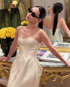 Chi Pu's Longtime Best Friend Sun HT Showcases Stunning Fashion and Elegant Hanger Shoulders - image 0