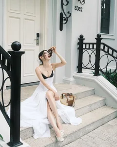 Chi Pu's Longtime Best Friend Sun HT Showcases Stunning Fashion and Elegant Hanger Shoulders - image 5