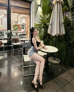 Saigon Influencer Captures Hearts with Effortless Everyday Style and Radiance - image 2