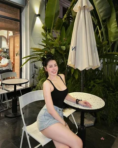 Saigon Influencer Captures Hearts with Effortless Everyday Style and Radiance - image 0