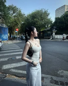 Saigon Influencer Captures Hearts with Effortless Everyday Style and Radiance - image 3