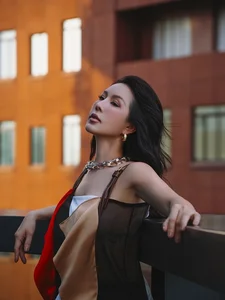 Miss Thu Hoai Radiates Elegance and Timeless Beauty in Stunning New Birthday Celebration Photoshoot - image 2