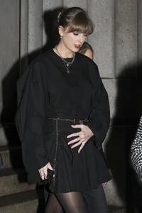 Taylor Swift’s Date Night Style: A Deep Dive into the Pop Star’s Most Iconic Romantic Outfits - image 4