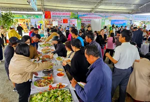 The Vibrant Colors of Da Lat: Exploring the Unique Flower and Vegetable Markets of the Highlands - image 1