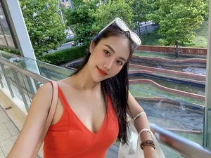 Celebrity Lifestyle and Beauty: A Look at the Style of Quang Minh’s New Partner - image 1