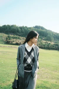 Yi Zhi Li Mao Featured in YiTuYu Art Language Vol.7990 Photography - image 10