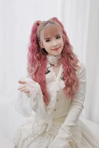 Stunning Portraits of Vietnamese Pop Star Khởi My: Vibrant Hair and Urban Chic Style - image 4