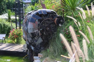 Discover the Unique Bus and Crane Themed Cafe in Ho Chi Minh City: A Must-Visit for Coffee Lovers and Urban Explorers - image 11