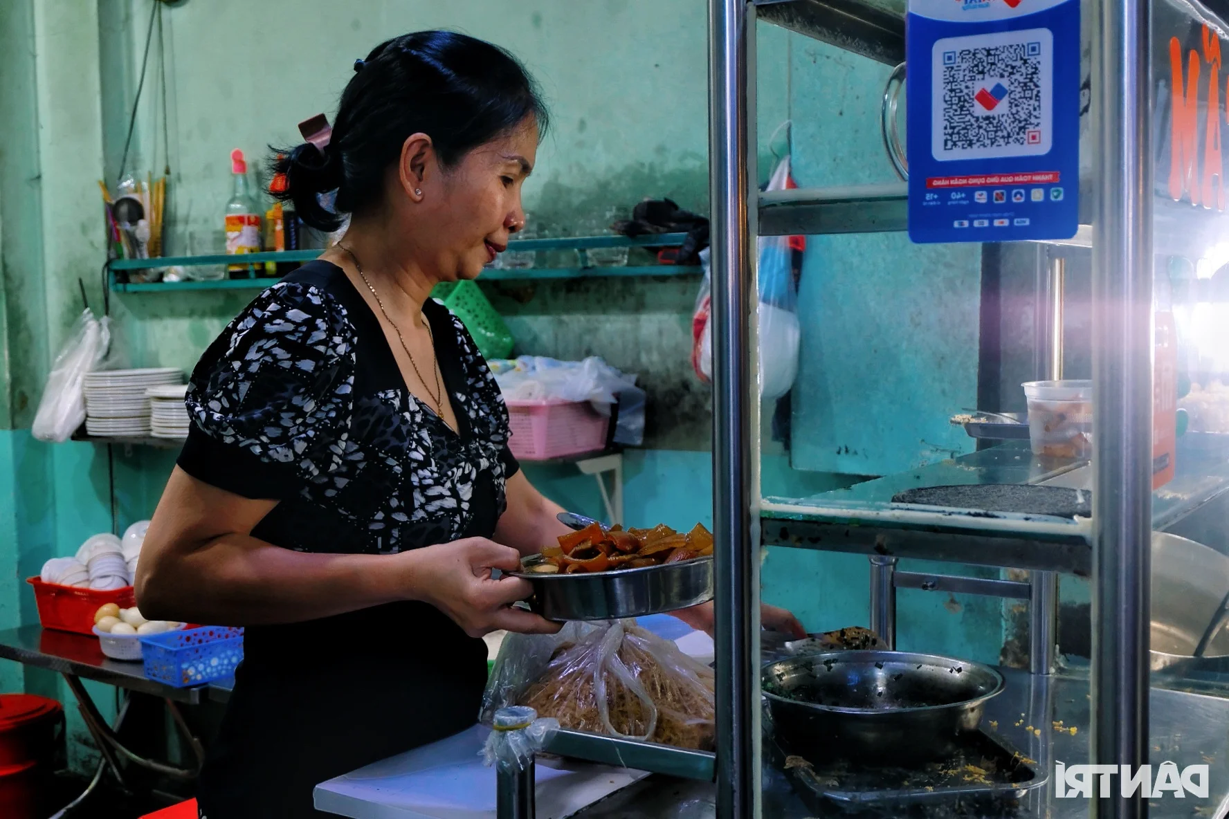 Nguyen Thuong Hien Street Food: The Shift to Online Sales