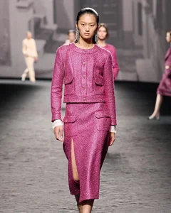 The Record-Breaking Runway Queen: How a 1.80m Model Walked 89 Fashion Shows in One Year - image 2