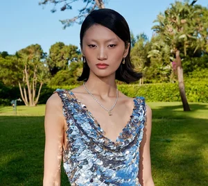 The Record-Breaking Runway Queen: How a 1.80m Model Walked 89 Fashion Shows in One Year - image 3