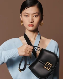 The Record-Breaking Runway Queen: How a 1.80m Model Walked 89 Fashion Shows in One Year - image 7