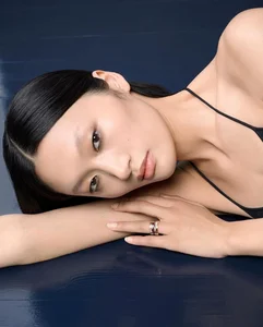 The Record-Breaking Runway Queen: How a 1.80m Model Walked 89 Fashion Shows in One Year - image 0