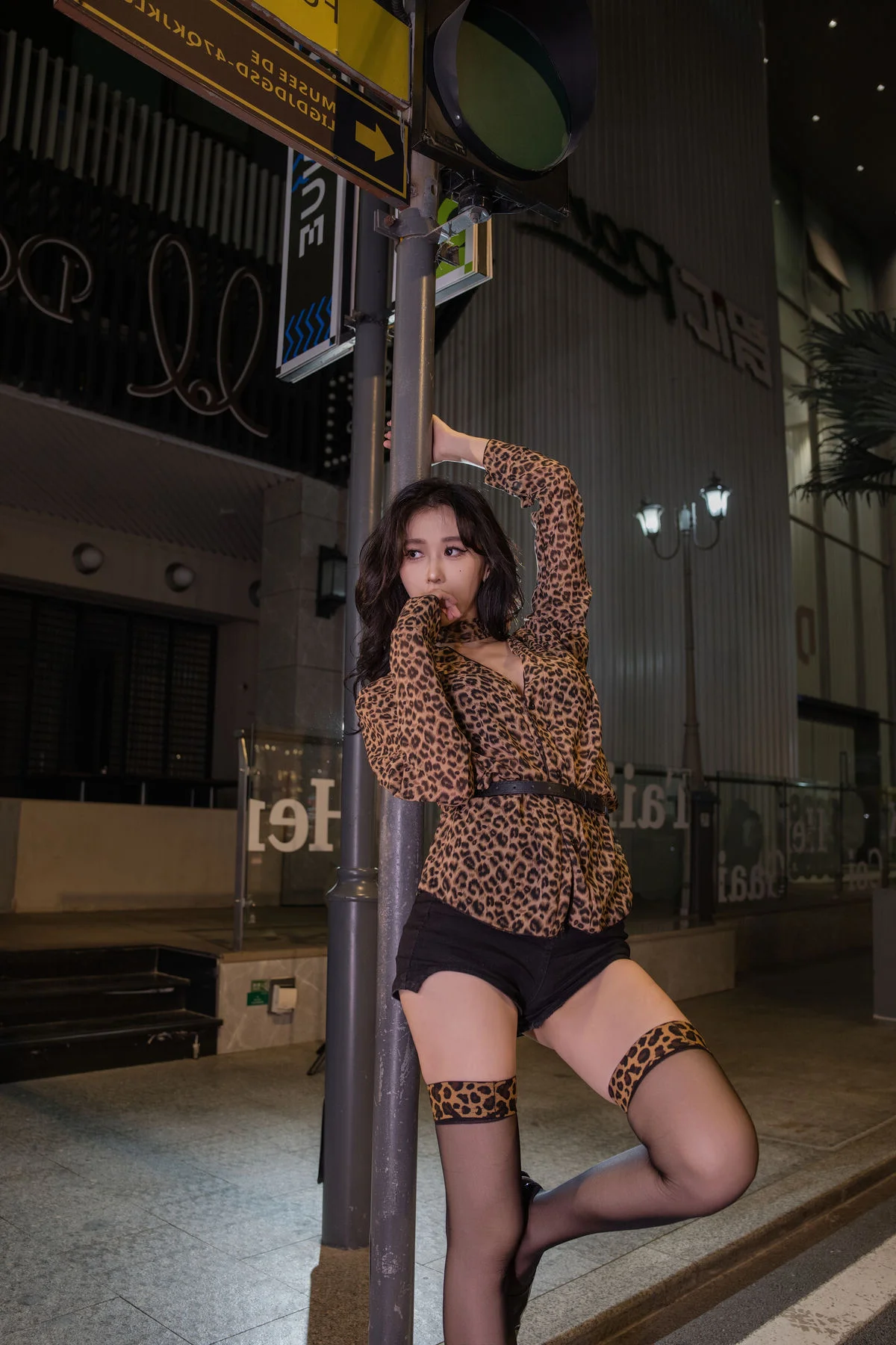 YiTuYu Art Language Vol.7975 Jiao Wo GG Bold Artistic Photography