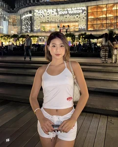 Travel Fashion Controversy: Louis Pham Faces Social Media Criticism Over Outfit Choice in Thailand - image 9