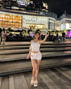 Travel Fashion Controversy: Louis Pham Faces Social Media Criticism Over Outfit Choice in Thailand - image 4