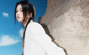 Viral Hair Flip Star Revealed: Social Media Influencer’s Real Look Sparks Online Debate - image 10