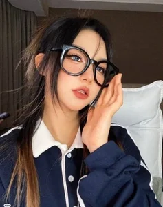 Viral Hair Flip Star Revealed: Social Media Influencer’s Real Look Sparks Online Debate - image 7