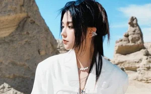 Viral Hair Flip Star Revealed: Social Media Influencer’s Real Look Sparks Online Debate - image 5
