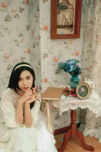 Discover Pai Pai's Dreamy Elegance in YiTuYu Vol.8568: A Gentle Retro Charm - image 3