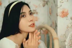 Discover Pai Pai's Dreamy Elegance in YiTuYu Vol.8568: A Gentle Retro Charm - image 5