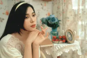 Discover Pai Pai's Dreamy Elegance in YiTuYu Vol.8568: A Gentle Retro Charm - image 9