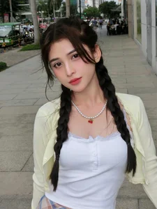 Jack’s New Muse Minah Pham Faces Netizen Scrutiny Over Real-Life Visuals vs. Music Video Glamour - image 1