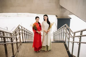 Vietnamese Beauty Queens Showcase Elegant Ao Dai Trends for Spring 2025 - image 9