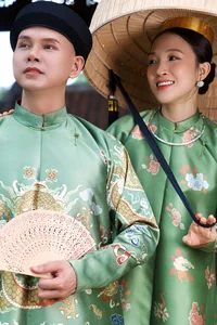Iconic Ao Dai Trends: Vietnamese Celebrity Families Celebrate Lunar New Year in Style - image 5