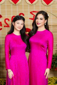 Iconic Ao Dai Trends: Vietnamese Celebrity Families Celebrate Lunar New Year in Style - image 0