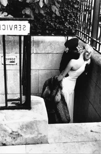 Celebrating Body Positivity and Artistic Curves: A Modern Photography Perspective on Female Beauty - image 39