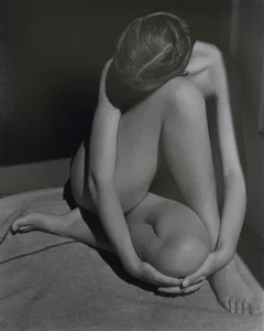 Celebrating Body Positivity and Artistic Curves: A Modern Photography Perspective on Female Beauty - image 34