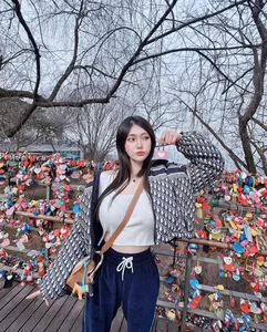 Bold Fashion Statements: Exploring the Rise of Daring Influencer Outfits and Body Positivity - image 6