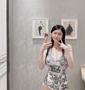Bold Fashion Statements: Exploring the Rise of Daring Influencer Outfits and Body Positivity - image 4