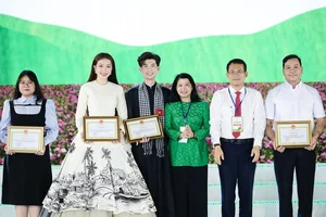 Miss Kieu Duy Transforms into an Ethereal Muse for Designer Nguyen Minh Cong - image 2