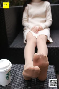 Urban Elegance: Wan Ping in Nude Stockings - IESS SiXiangJia 151 Street Style - image 24