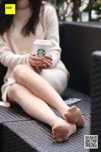 Urban Elegance: Wan Ping in Nude Stockings - IESS SiXiangJia 151 Street Style - image 7