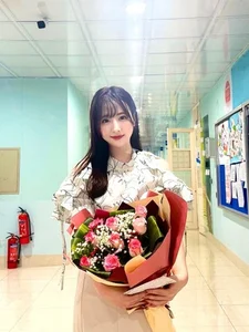 Graceful Hanoi Japanese Language Teacher Shines in Traditional Vietnamese Ao Dai - image 2