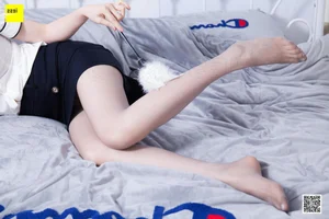 Elegant Corporate Style: IESS Cat-like Female Boss Featuring Miao Jie Fashion Gallery - image 12