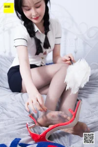 Elegant Corporate Style: IESS Cat-like Female Boss Featuring Miao Jie Fashion Gallery - image 28