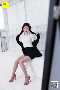 Elegant Corporate Style: IESS Cat-like Female Boss Featuring Miao Jie Fashion Gallery - image 9