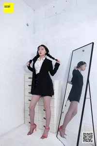 Elegant Corporate Style: IESS Cat-like Female Boss Featuring Miao Jie Fashion Gallery - image 11